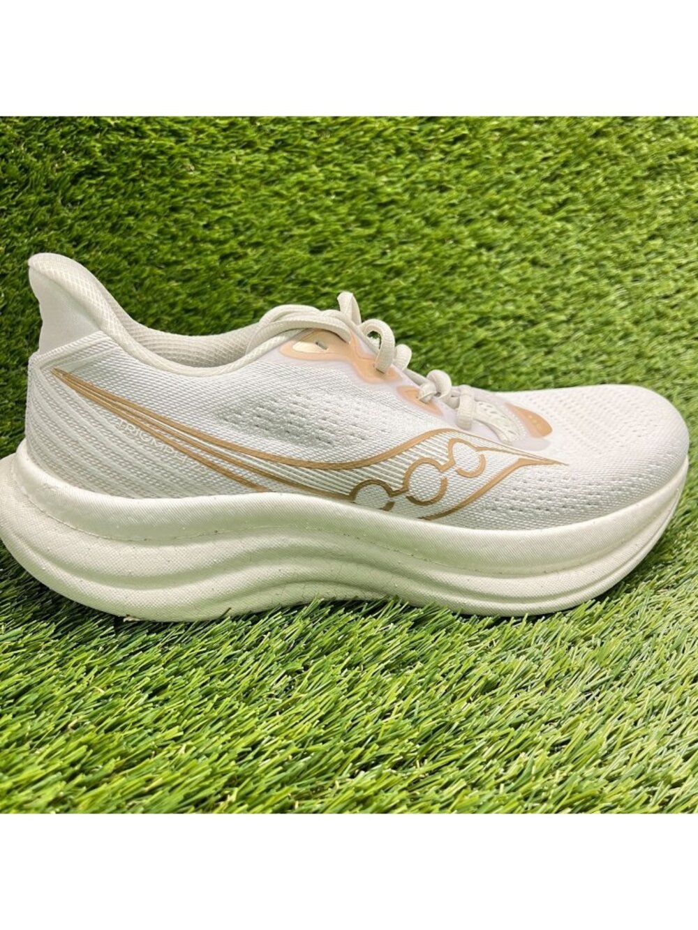 Saucony Triumph 23 Womens Size 8.5 White Gold Athletic Running Shoes Sneakers